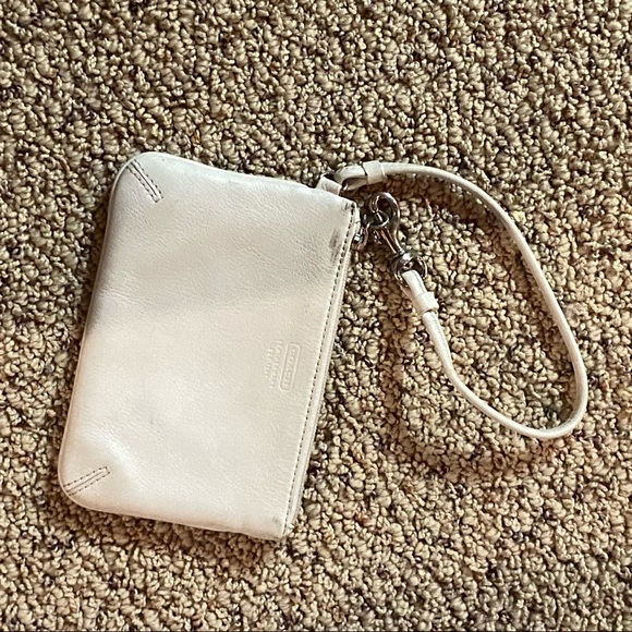 Small white coach wristlet - Picture 3 of 4